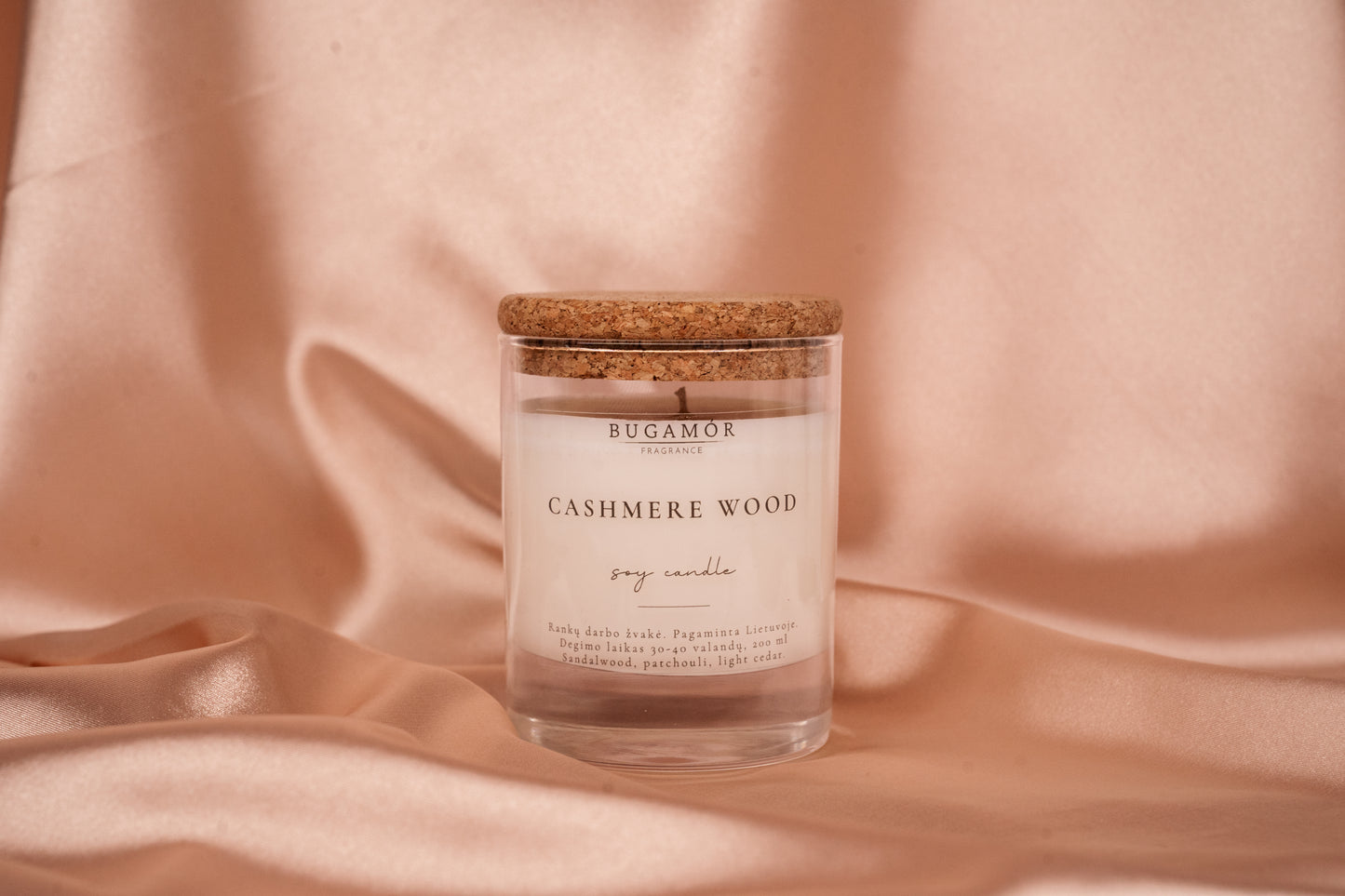 Aromatinė žvakė ,,Cashmere Wood“ kamštiniu dangteliu