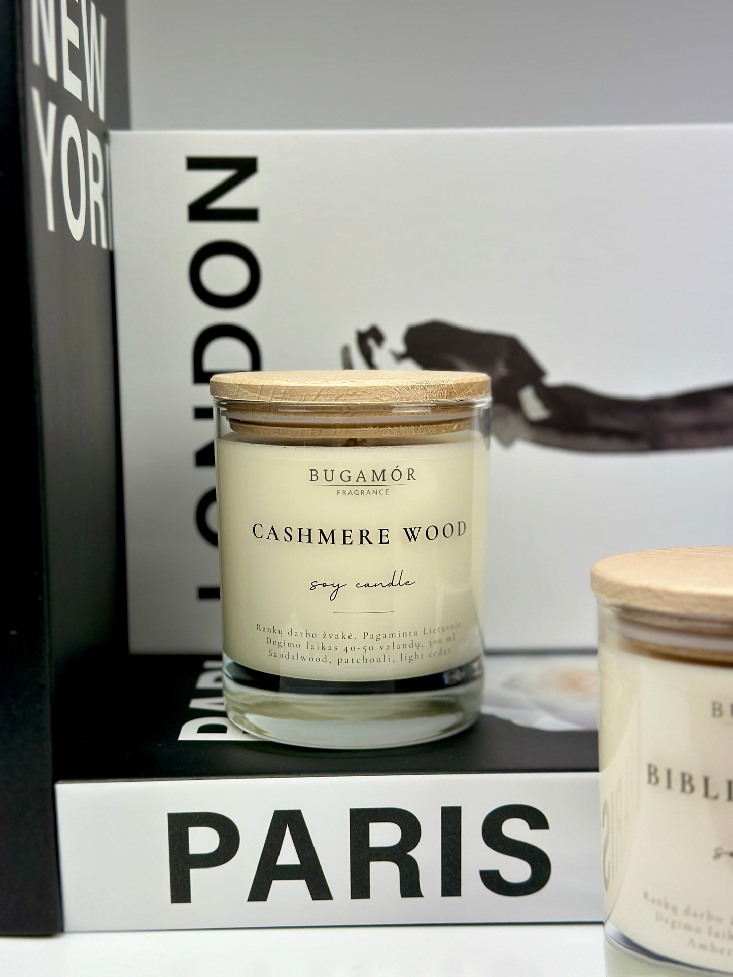 Aromatinė žvakė ,,Cashmere Wood“ 300ml